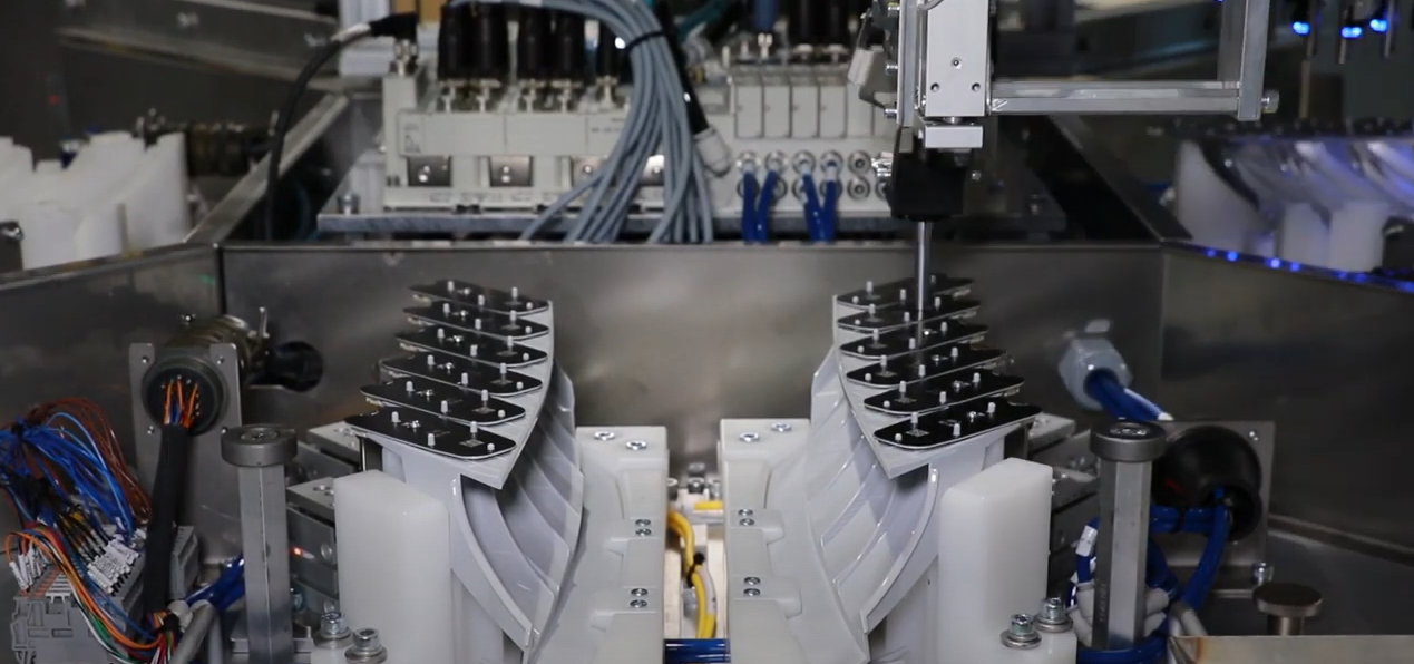 Extol's Robot Load Auto Screwdrive nanoSTAKE Automation